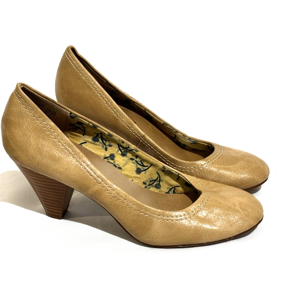 American Eagle Tan Faux Leather Round Toe Cone Kitten Heels Sz 8 Classic Comfy